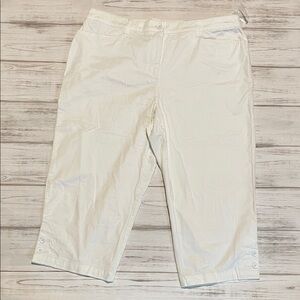 Karen Scott has White Cropped Pants with Button Detail